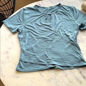 Lululemon tshirt. Keyhole feature